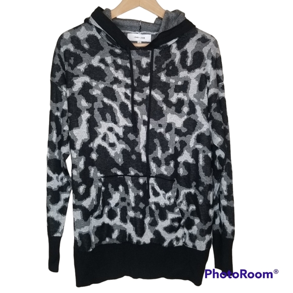 JOHN + JENN EVEREVE NWT Animal Camouflage Print Hoodie Sweater - Picture 1 of 9